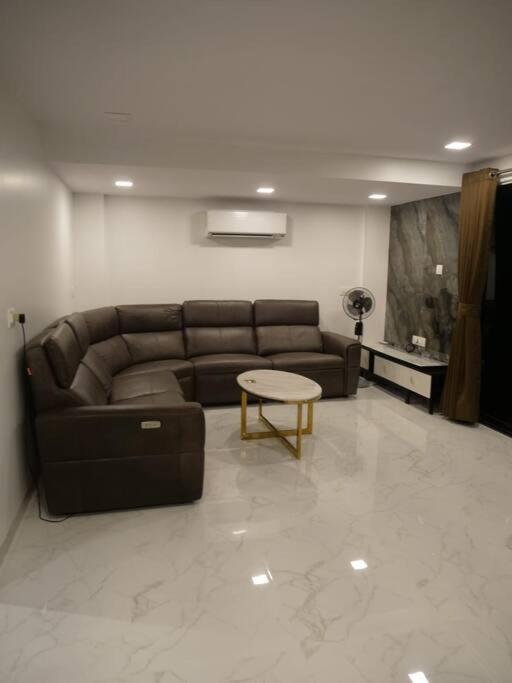 Stayhaven Starmount 4Bhk & Pool Мумбай Екстериор снимка