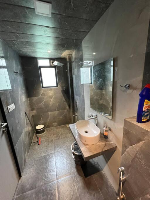 Stayhaven Starmount 4Bhk & Pool Мумбай Екстериор снимка