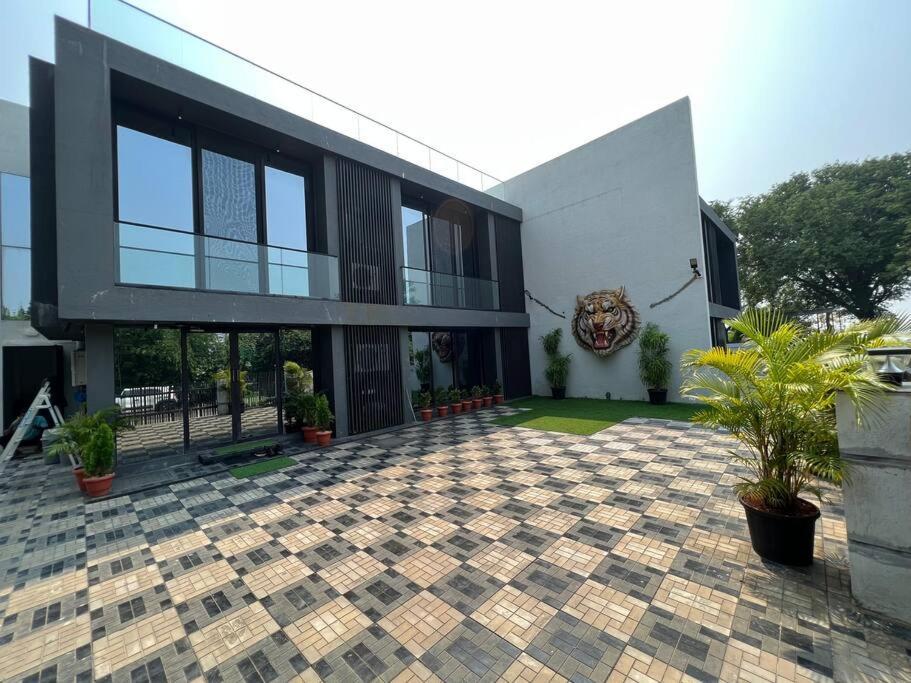 Stayhaven Starmount 4Bhk & Pool Мумбай Екстериор снимка