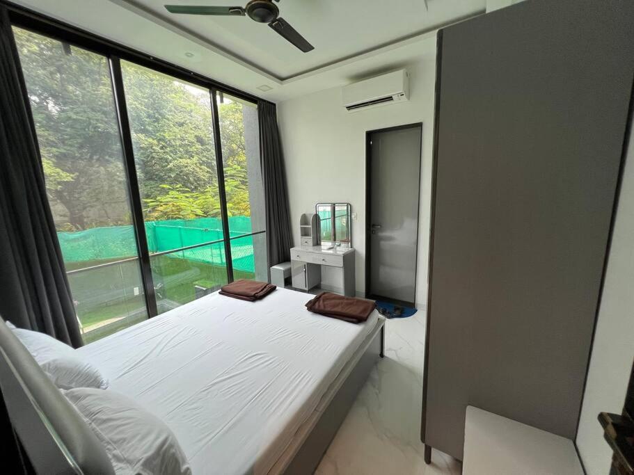Stayhaven Starmount 4Bhk & Pool Мумбай Екстериор снимка