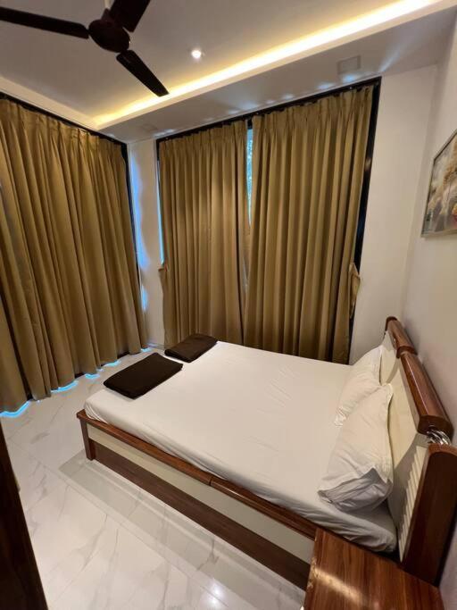 Stayhaven Starmount 4Bhk & Pool Мумбай Екстериор снимка