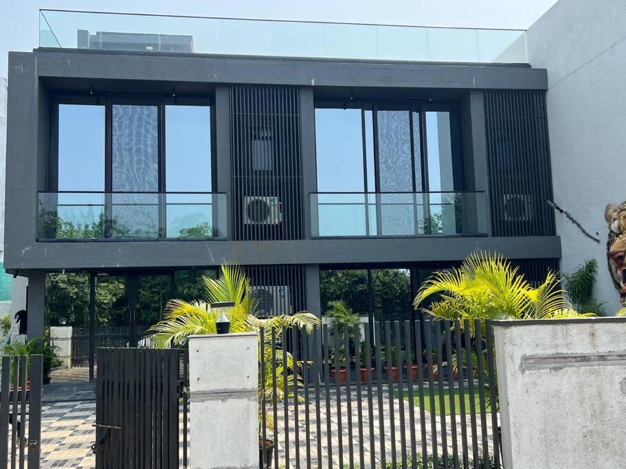 Stayhaven Starmount 4Bhk & Pool Мумбай Екстериор снимка