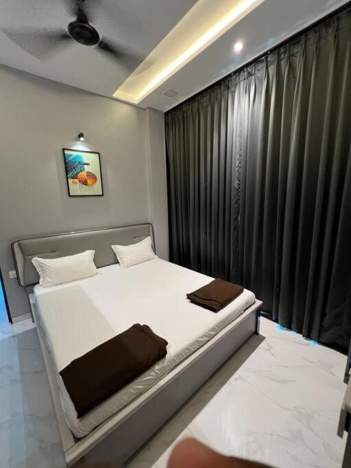 Stayhaven Starmount 4Bhk & Pool Мумбай Екстериор снимка