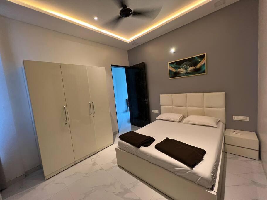 Stayhaven Starmount 4Bhk & Pool Мумбай Екстериор снимка