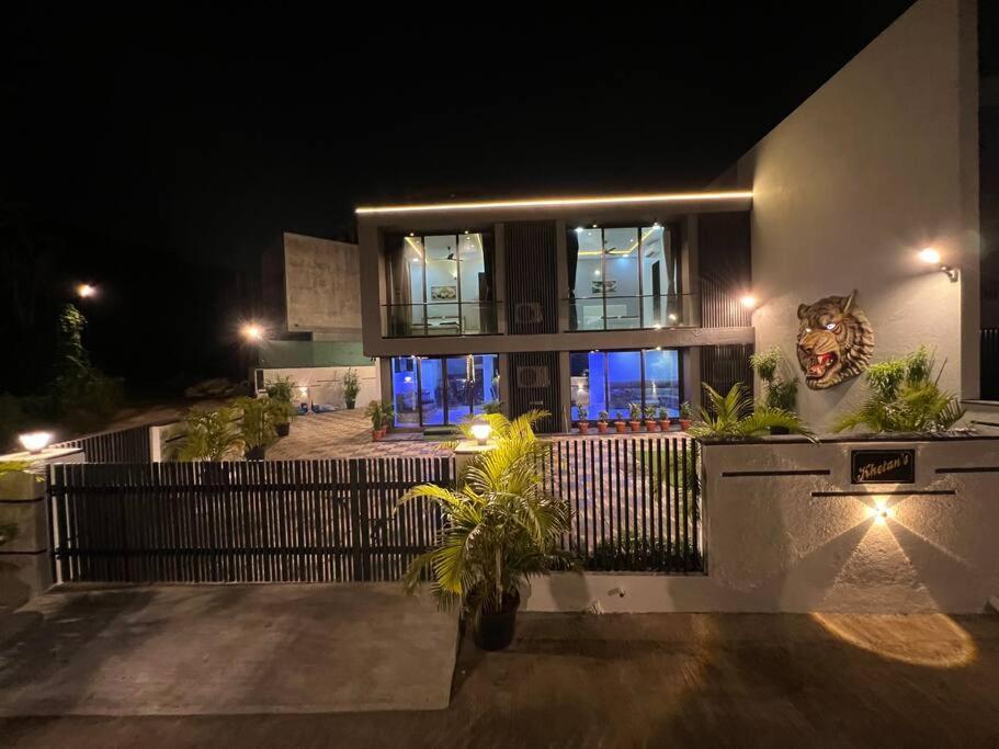 Stayhaven Starmount 4Bhk & Pool Мумбай Екстериор снимка